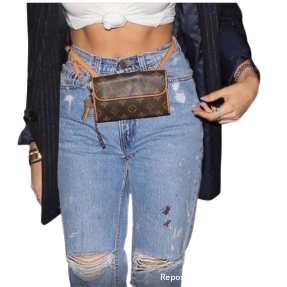 LOUIS VUITTON BELT BAG - Picture 14 of 14